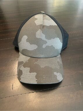 lululemon athletica Gray Camo Mesh Hat